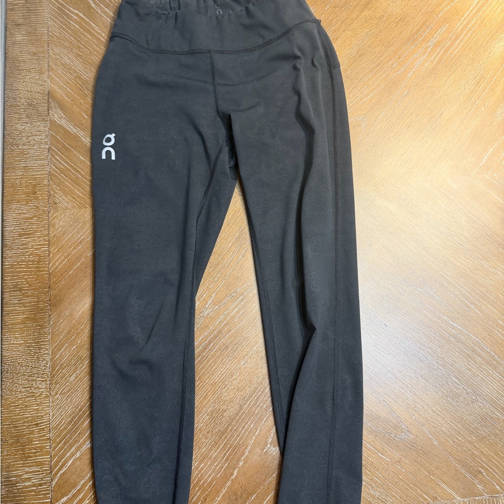 On Cloud Running Charcoal leggings